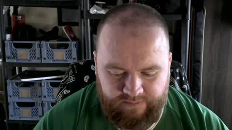 Snapshot of irishdaddy24 chatting on December 7, 1:18 pm twitter theirishman205 online show from December 7, 1:18 pm