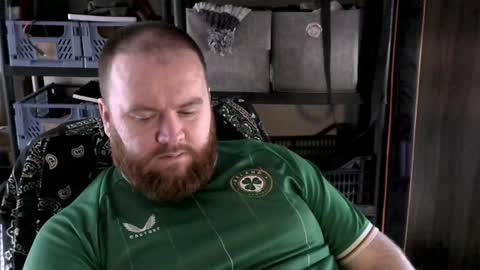 Snapshot of irishdaddy24 chatting on December 19, 12:23 pm twitter theirishman205 online show from December 19, 12:23 pm