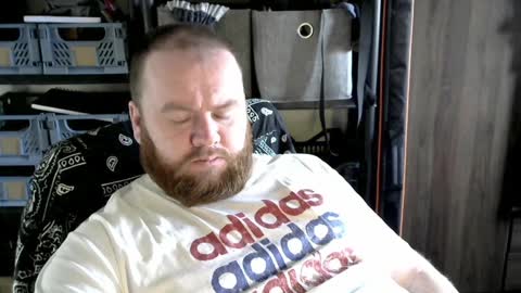 Snapshot of irishdaddy24 chatting on December 21, 2:04 pm twitter theirishman205 online show from December 21, 2:04 pm