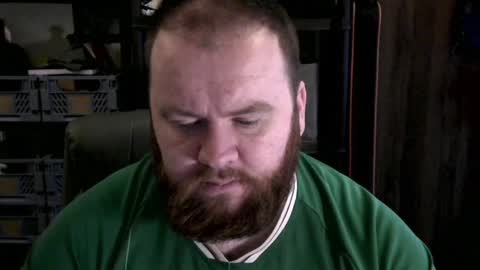 Snapshot of irishdaddy24 chatting on December 31, 1:52 pm twitter theirishman205 online show from December 31, 1:52 pm