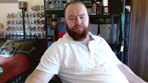 Snapshot of irishdaddy24 chatting on October 6, 8:45 am twitter theirishman205 online show from October 6, 8:45 am