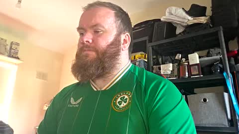 Snapshot of irishdaddy24 chatting on October 28, 11:47 am twitter theirishman205 online show from October 28, 11:47 am