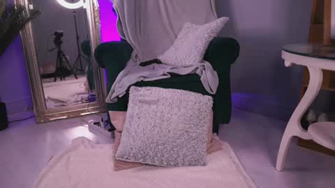 Snapshot of irisreynolds chatting on December 22, 9:20 pm Maria online show from December 22, 9:20 pm