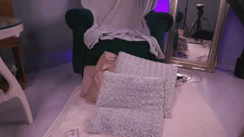 Snapshot of irisreynolds chatting on December 23, 3:29 am Maria online show from December 23, 3:29 am