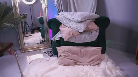Snapshot of irisreynolds chatting on January 6, 3:20 am Maria online show from January 6, 3:20 am