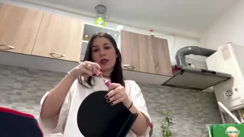 Snapshot of irisreynolds chatting on February 19, 3:06 am Maria online show from February 19, 3:06 am