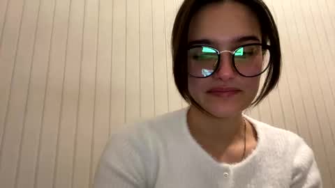 irisss31 online show from December 3, 7:11 pm