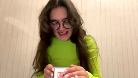 irisss31 online show from March 3, 7:06 pm