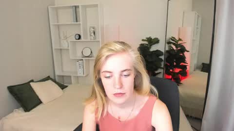 Snapshot of irmaronn chatting on June 9, 9:43 am Irma online show from June 9, 9:43 am