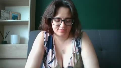 Snapshot of irresistibleparis chatting on July 7, 7:23 am Paris online show from July 7, 7:23 am