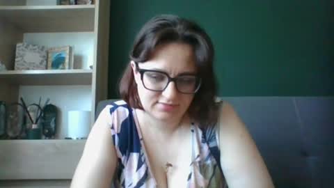 Snapshot of irresistibleparis chatting on July 22, 5:32 am Paris online show from July 22, 5:32 am
