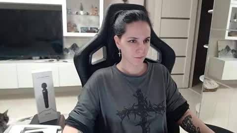 Irwi Tomboy online show from December 19, 8:44 pm