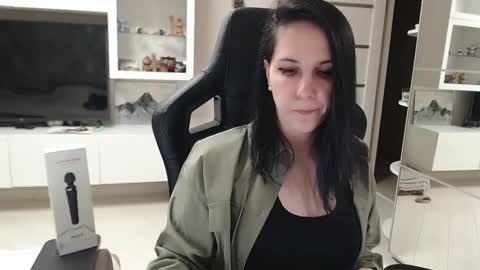 Irwi Tomboy online show from January 25, 2:47 pm