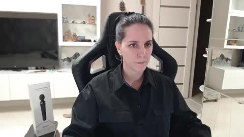 Irwi Tomboy online show from February 6, 7:29 pm