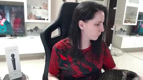 Irwi Tomboy online show from February 17, 6:53 am