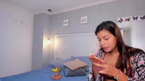 Snapshot of is_a_bell chatting on October 8, 2:04 pm is_a_bell online show from October 8, 2:04 pm