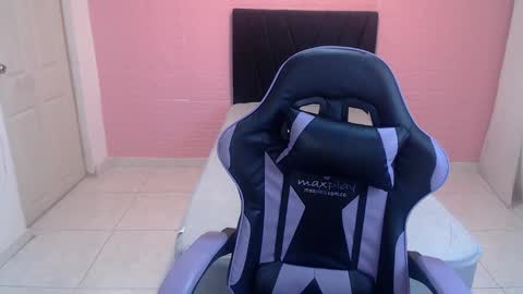 isa393887 online show from February 21, 10:44 pm