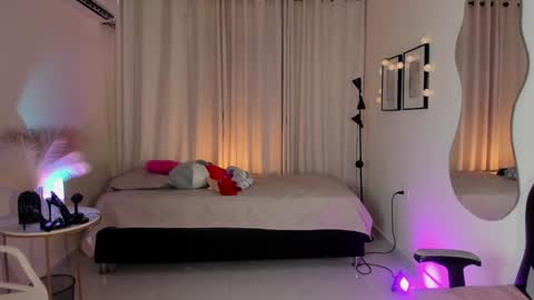 isa_____ online show from January 18, 10:17 pm