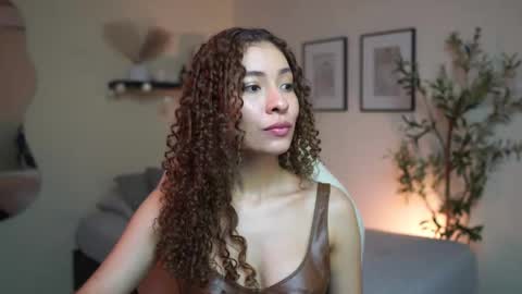 isa_____ online show from March 9, 9:30 pm