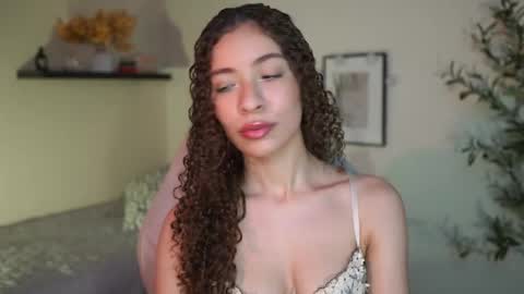 Snapshot of isa_____ chatting on May 9, 2:39 am isa_____ online show from May 9, 2:39 am