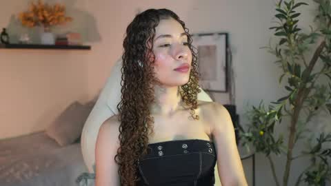 Snapshot of isa_____ chatting on May 20, 2:51 am isa_____ online show from May 20, 2:51 am