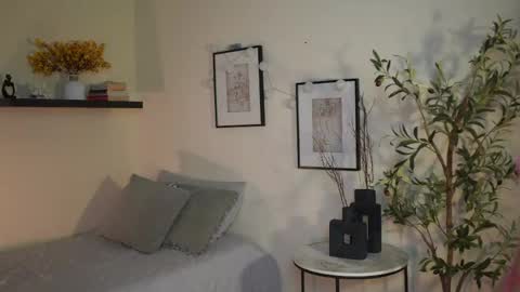 Snapshot of isa_____ chatting on May 23, 1:33 am isa_____ online show from May 23, 1:33 am