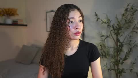 Snapshot of isa_____ chatting on June 1, 2:24 am isa_____ online show from June 1, 2:24 am