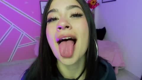 Snapshot of isa__rodriguez chatting on May 19, 1:06 pm isa__rodriguez online show from May 19, 1:06 pm