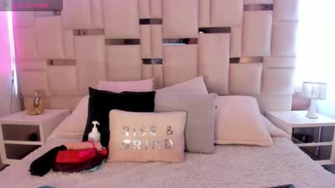 Snapshot of isa__rose chatting on October 20, 12:05 pm isa rose online show from October 20, 12:05 pm