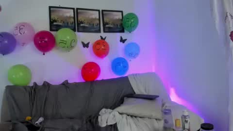 Snapshot of isa__sweet_ chatting on June 18, 6:35 am isa__sweet_ online show from June 18, 6:35 am