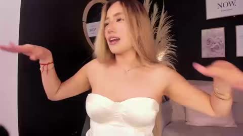 Isa Cortes  online show from March 12, 2:45 pm