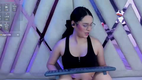 Snapshot of isa_doux chatting on February 19, 3:02 am Isa online show from February 19, 3:02 am