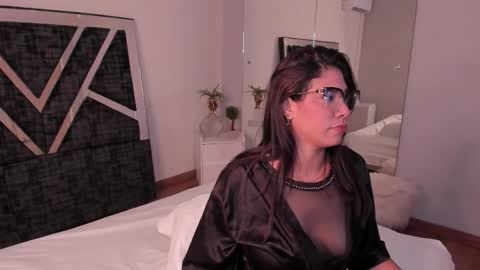 Snapshot of isa_jonness_ chatting on February 1, 12:48 pm oIssaJonneso online show from February 1, 12:48 pm