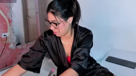 Snapshot of isa_jonness_ chatting on April 16, 1:01 pm oIssaJonneso online show from April 16, 1:01 pm