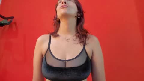 Snapshot of isa_kis_1 chatting on February 12, 11:51 am Isabella online show from February 12, 11:51 am