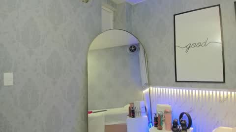    online show from March 17, 10:18 am