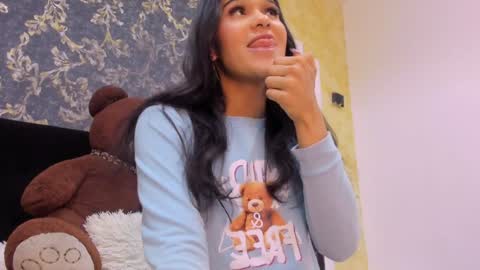 Isa  online show from February 3, 7:10 pm