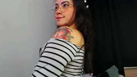 Snapshot of isa_maiden_ chatting on February 20, 10:48 pm online show from February 20, 10:48 pm