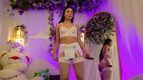 Isabella        online show from February 17, 11:33 pm