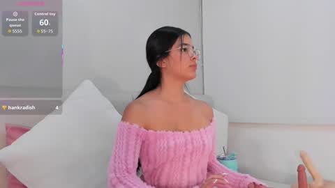 Snapshot of isa_queenn chatting on December 4, 6:27 pm ISA online show from December 4, 6:27 pm