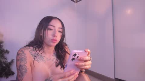 Snapshot of isa_redhair_ chatting on December 30, 9:27 am ....  Connection time 900 pm to 500 amRest days Wednesday and Saturday online show from December 30, 9:27 am