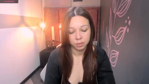Snapshot of isa_thompson__ chatting on September 12, 11:54 am I S A online show from September 12, 11:54 am