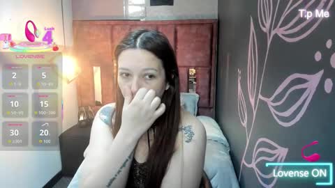 Snapshot of isa_thompson__ chatting on September 17, 11:56 am I S A online show from September 17, 11:56 am