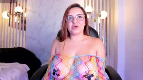 Isa online show from April 14, 7:42 pm