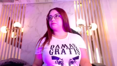 Snapshot of isaa_lopez chatting on May 1, 7:18 pm Isa online show from May 1, 7:18 pm
