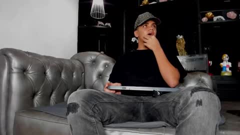 Isaac  online show from January 9, 4:15 am