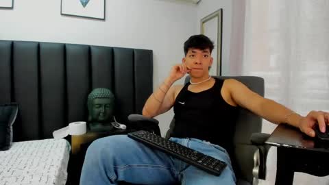 Snapshot of isaac_cryston chatting on February 4, 2:21 pm isaac_cryston online show from February 4, 2:21 pm
