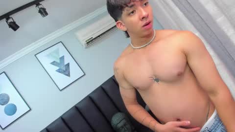 Snapshot of isaac_cryston chatting on February 5, 5:53 pm isaac_cryston online show from February 5, 5:53 pm