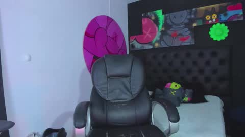 Snapshot of isaac_cryston chatting on September 30, 7:30 pm isaac_cryston online show from September 30, 7:30 pm