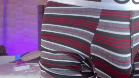 isaac_grey_ online show from April 2, 7:00 pm